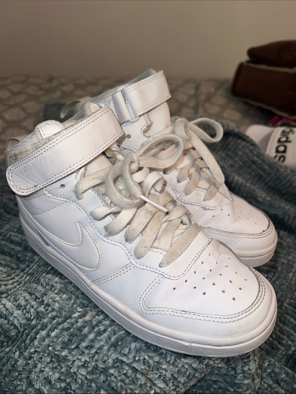 Nike Court Borough Mid Kids White High-Top Sneakers